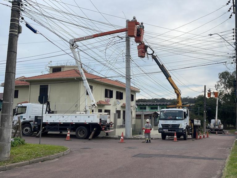 CONSTRUÇÃO DE REDES DE DISTRIBUIÇÃO E TRANSMISSÃO CONSTRUÇÃO DE REDES DE DISTRIBUIÇÃO E TRANSMISSÃO